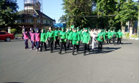 Persit Kck Yonif Raider Kostrad Ikuti Olahraga Bersama Dalam Rangka