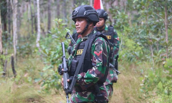 Jaga Keutuhan Nkri Satgas Yonif Mekanis Raider 411divif 2 Kostrad Patroli Patok Perbatasan Ri 2634